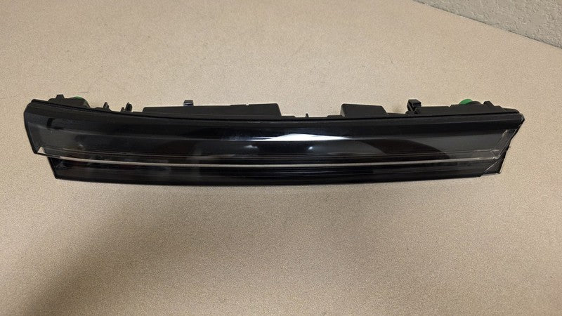 2025 Volkswagen Tiguan Front Right Upper Grill R-Line OEM No Running L