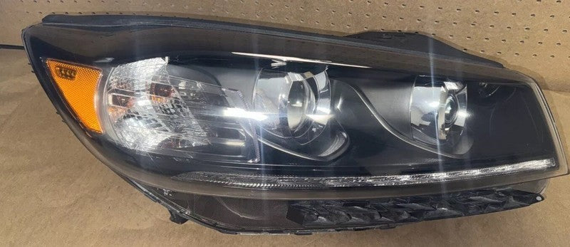2016-2018 Kia Sorento Right Headlight Halogen/LED OEM