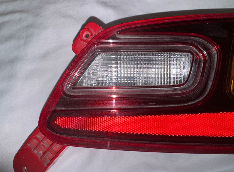 2018-2021 Hyundai Kona Right Rear Tail Light Lamp OEM 92405-J90