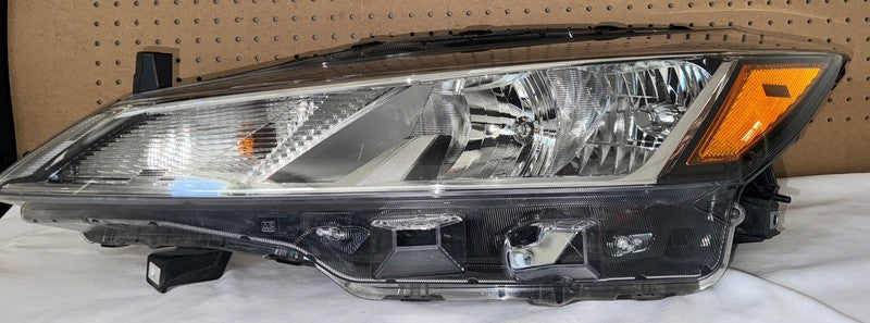 2021-2023 Nissan Kicks Left Headlight Halogen OEM