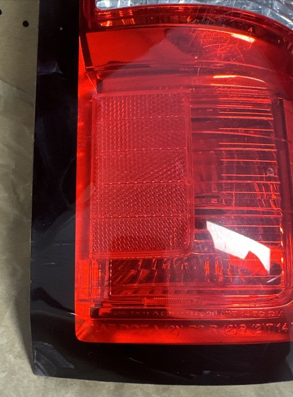 2016-19 GMC Sierra 1500 Right Tail Light Lamp Halogen OEM 23295941