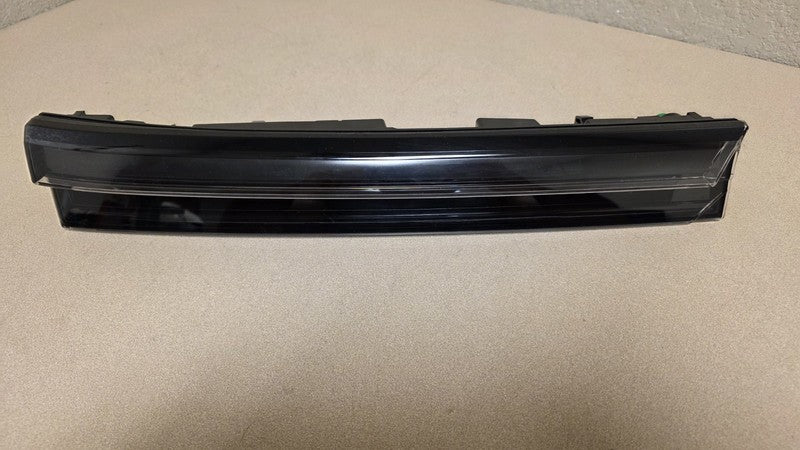 2025 Volkswagen Tiguan Front Right Upper Grill R-Line OEM No Running L