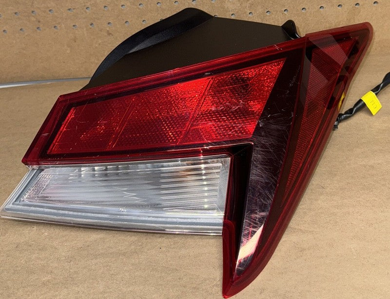 2021-2023 Hyundai Elantra Right Tail Light HALOGEN OEM RH