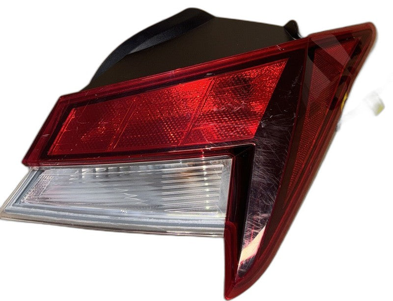2021-2023 Hyundai Elantra Right Tail Light HALOGEN OEM RH