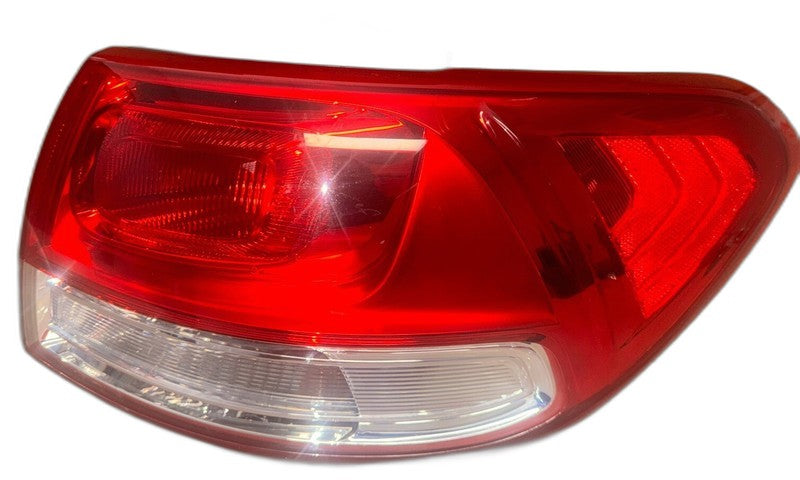2016-2018 Kia Sorento Right Outer Tail Light OEM 92402-C6