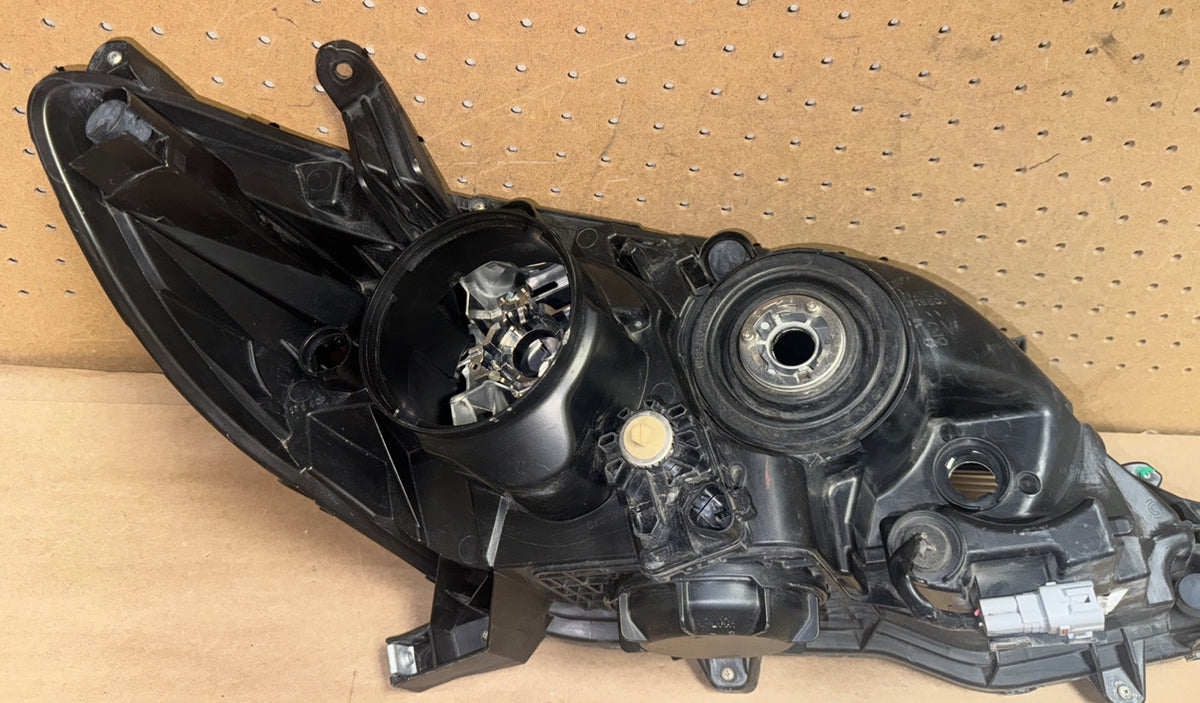 2015-2019 Toyota Sienna OEM HID Headlight Left Side