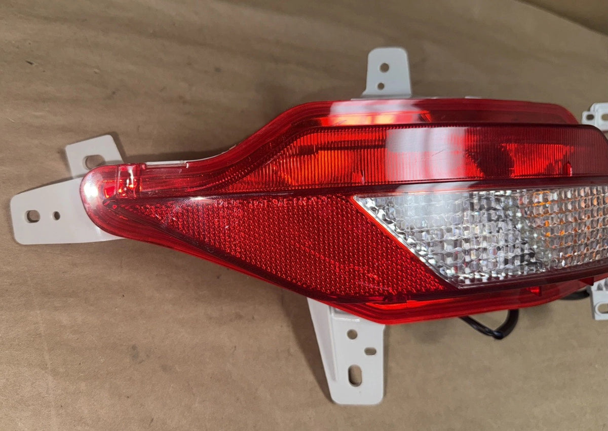 22-23 Tucson Right Reverse Light - OEM Hyundai