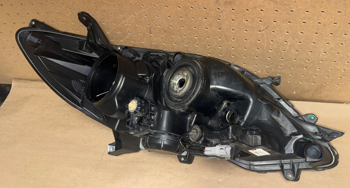 2015-2019 Toyota Sienna OEM HID Headlight Left Side