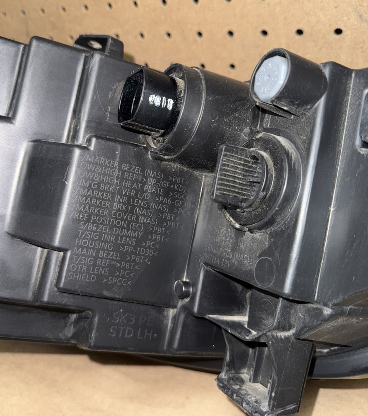 2023-2024 Kia Soul Left LH Headlight Halogen OEM 92102-K05