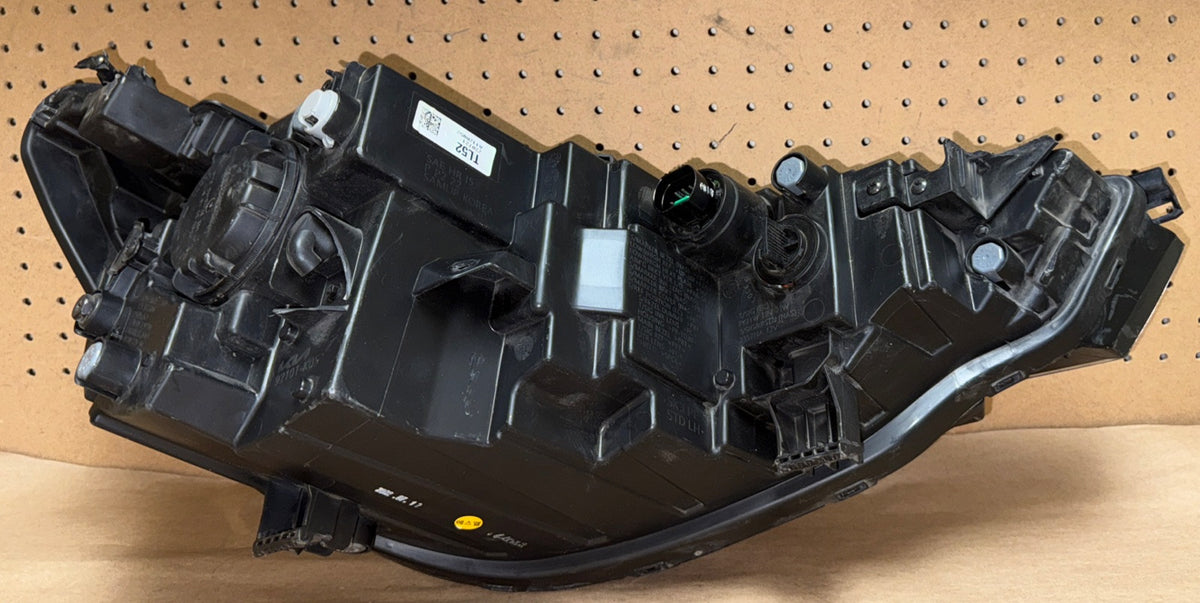 2023-2024 Kia Soul Left LH Headlight Halogen OEM 92102-K05