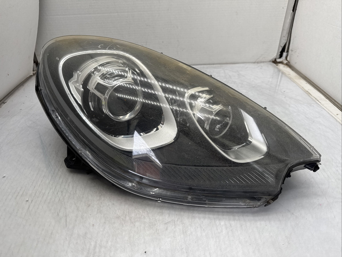 2015-2018 Porsche Macan Right Passenger Headlight OEM Xenon HID Lamp
