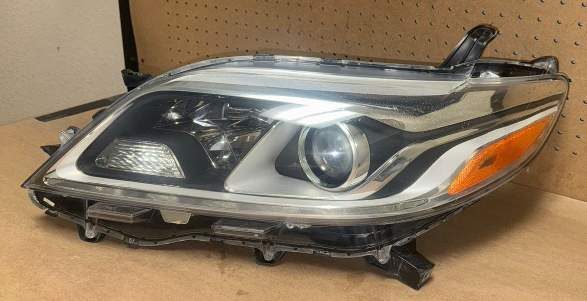 2015-2019 Toyota Sienna OEM HID Headlight Left Side