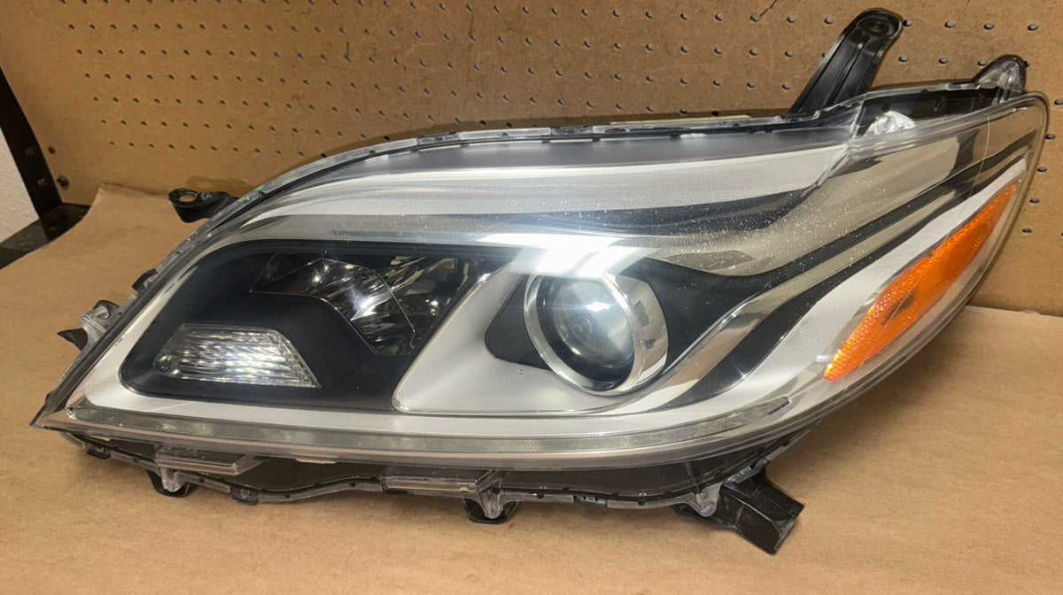 2015-2019 Toyota Sienna OEM HID Headlight Left Side
