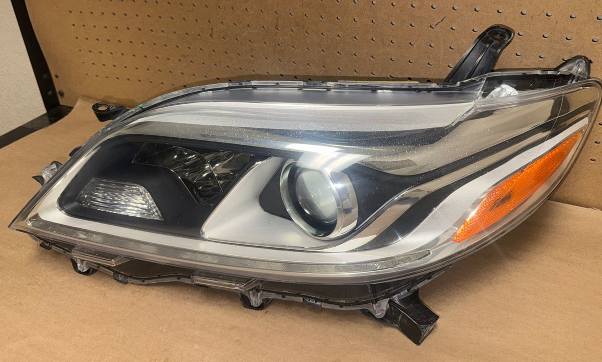 2015-2019 Toyota Sienna OEM HID Headlight Left Side