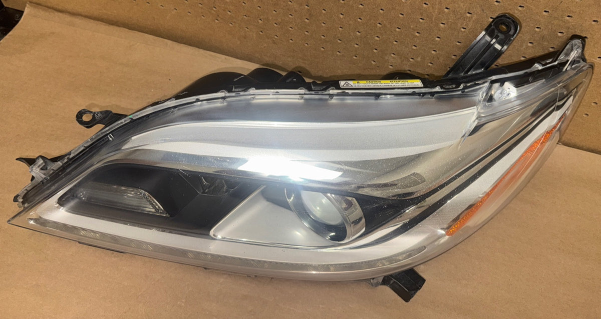 2015-2019 Toyota Sienna OEM HID Headlight Left Side